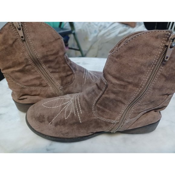 Faux Suede Little Girls Boots Dark Tan SZ 2D - Picture 3 of 4